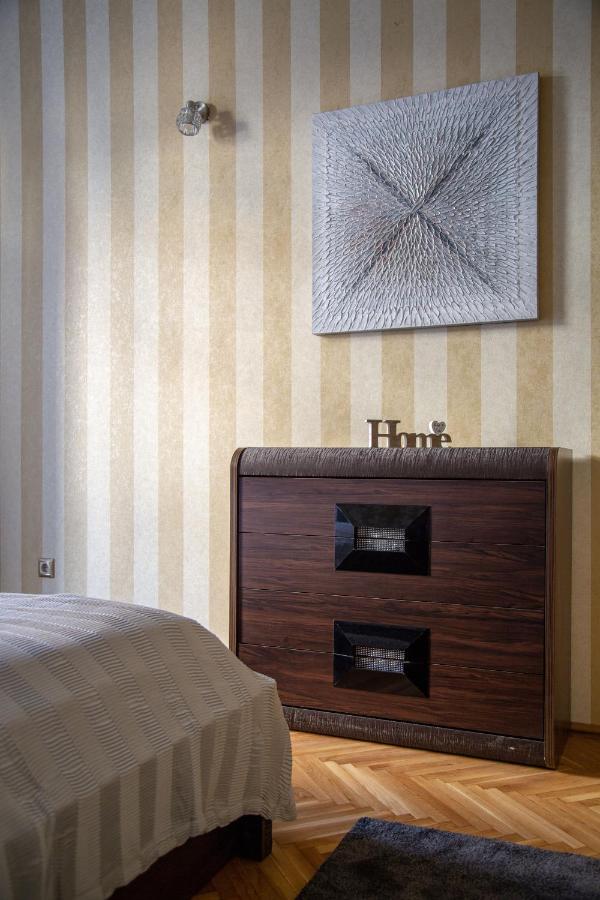 Luxury Downtown Home By Anna Budapest Luaran gambar