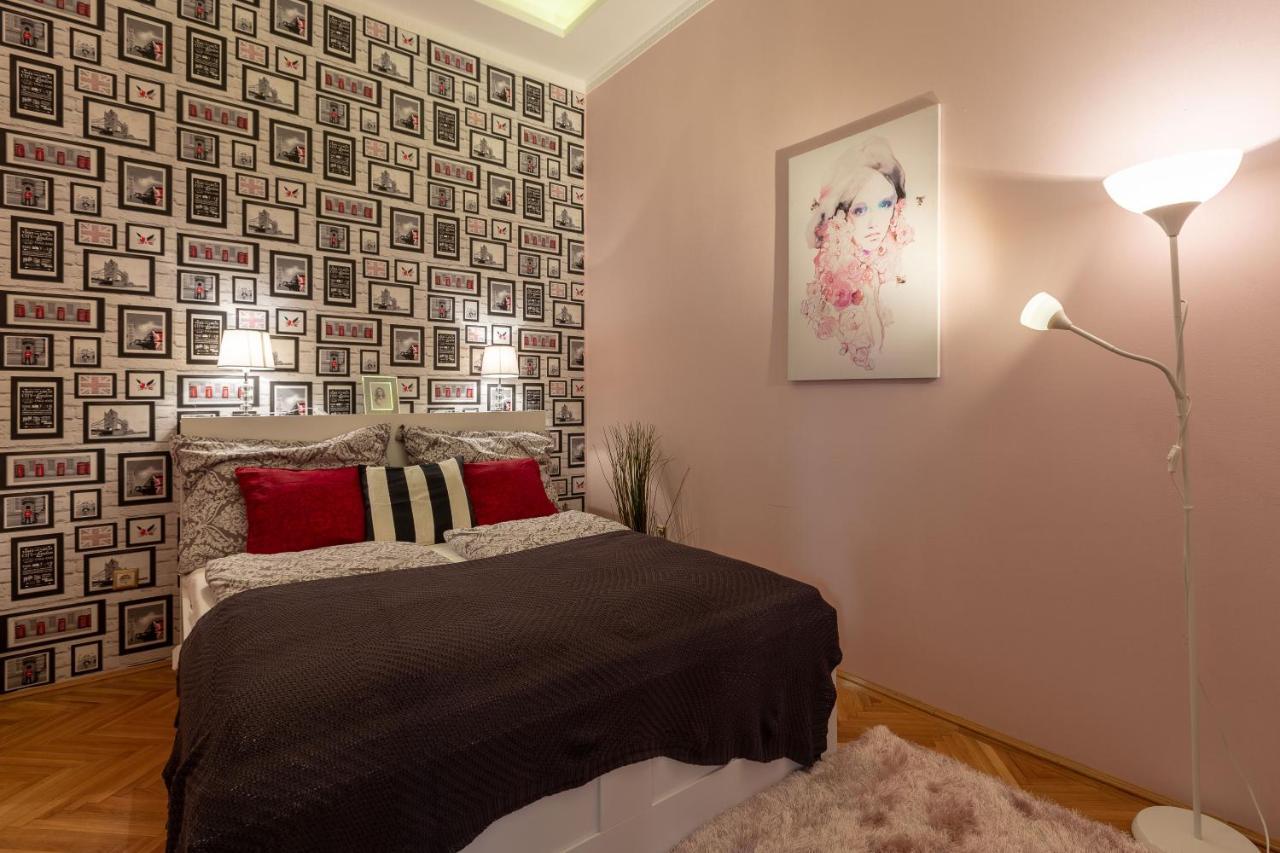 Luxury Downtown Home By Anna Budapest Luaran gambar