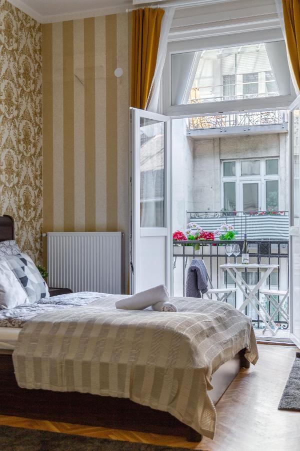 Luxury Downtown Home By Anna Budapest Luaran gambar