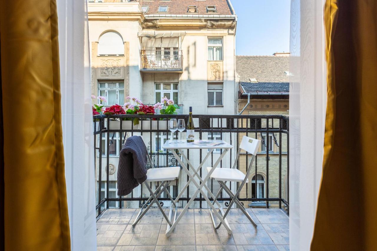 Luxury Downtown Home By Anna Budapest Luaran gambar