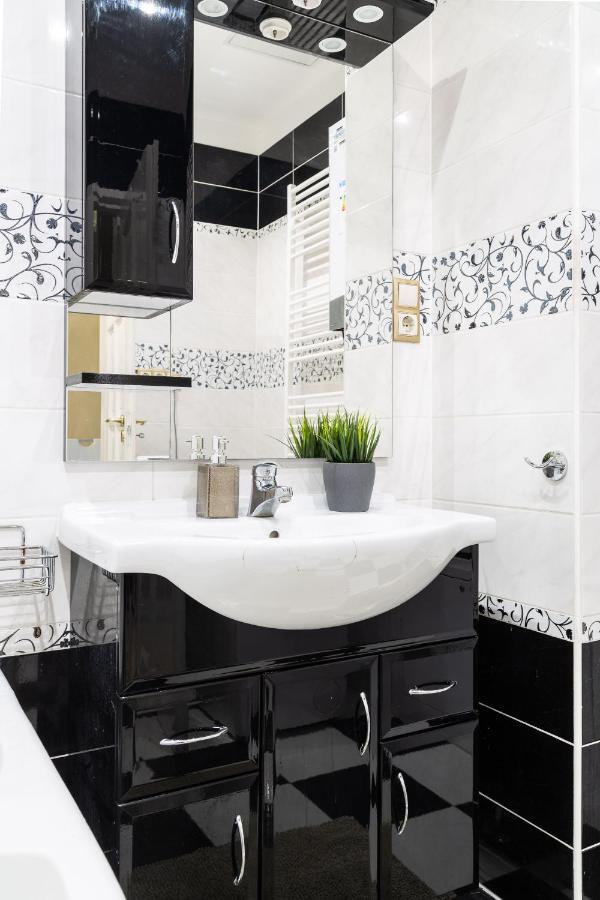 Luxury Downtown Home By Anna Budapest Luaran gambar