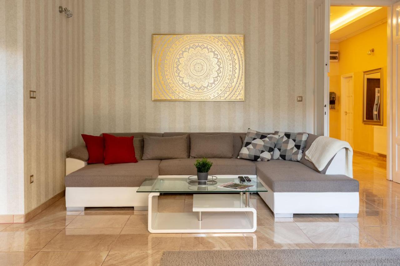 Luxury Downtown Home By Anna Budapest Luaran gambar